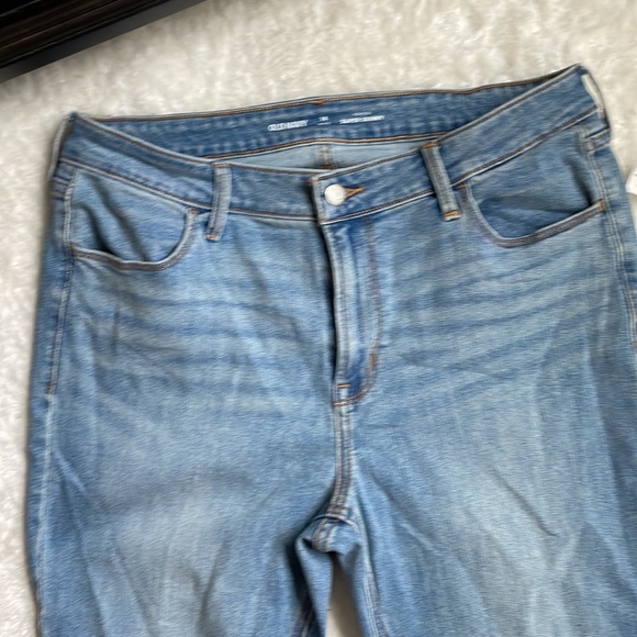 Old Navy high-rise super skinny mid wash jeans, never worn wow - Picture 4 of 7
